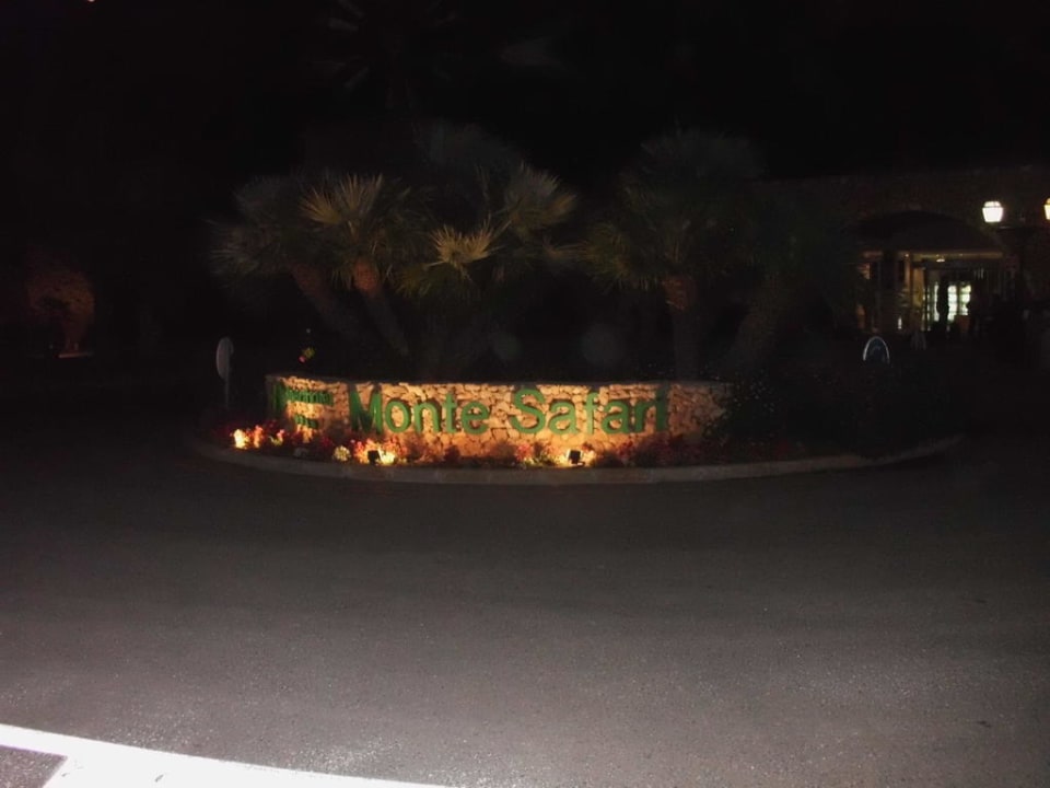 Eingangsbereich bei Nacht Holiday Village Majorca