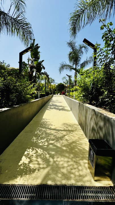 Gartenanlage Arnor de Luxe Hotel & Spa