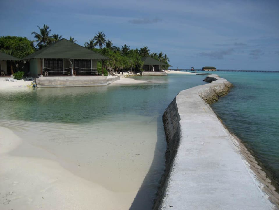 Der nicht so schöne Strand Adaaran Select Meedhupparu Island Resort - Premium All Inclusive