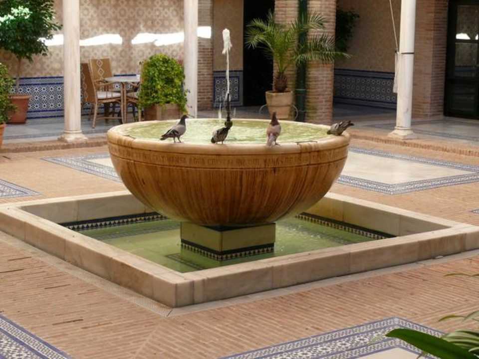 Mudéjarbrunnen im Innenhof Hotel Parador de Carmona