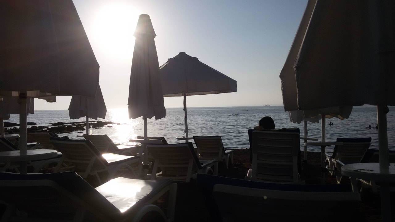 's avonds op het strand Can Garden Beach