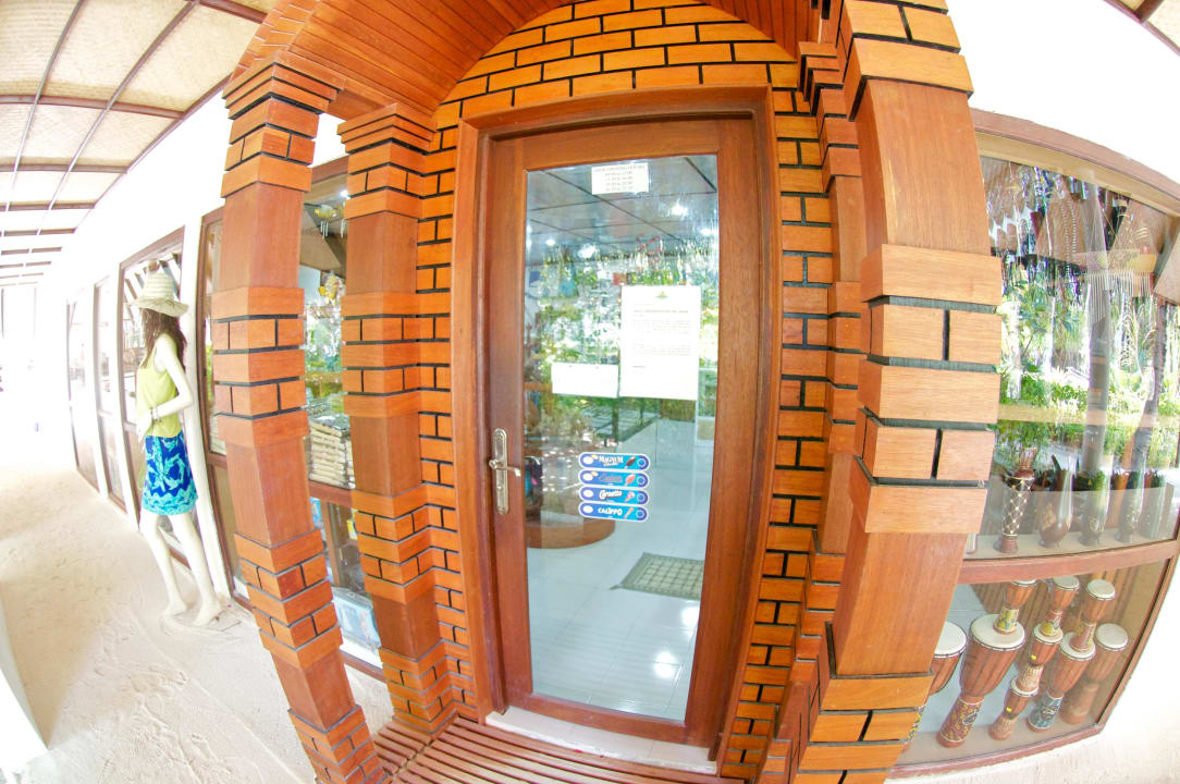 Shop Angaga Island Resort