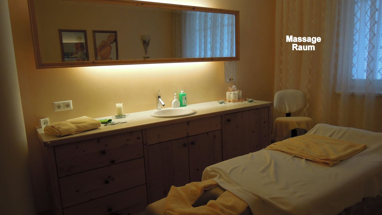 Einer der Massageräume Vitalhotel Edelweiss