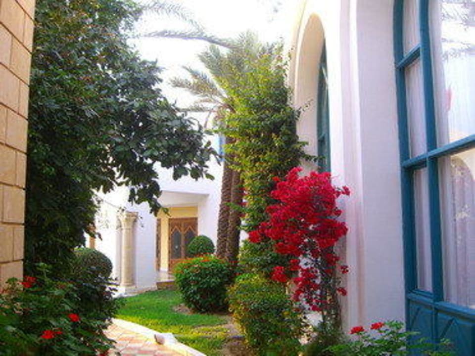 Vor dem Hotel Eingang Mahdia Palace Thalasso