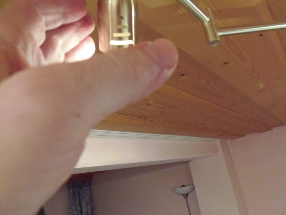 Tolle Zimmerhöhe zum Birnenwechseln Familotel Der Böhmerwald - Euer Familienhotel im Bayerischen Wald