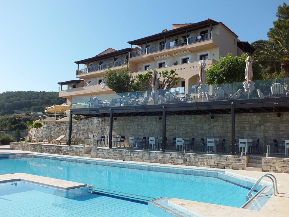 Ansicht von der Poolanlage Hotel Forest Park