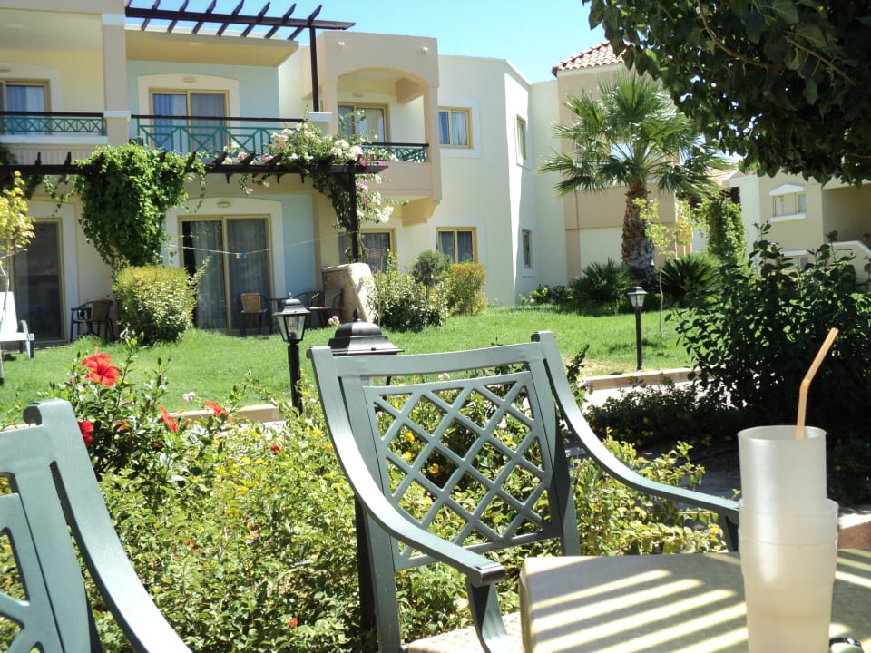 Bungalows an der Poolbar Lindos Princess Beach Resort & Spa