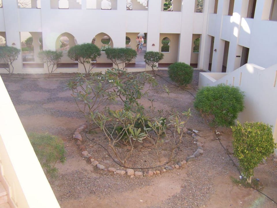 Innenhof Block Anni Charmillion Club Resort