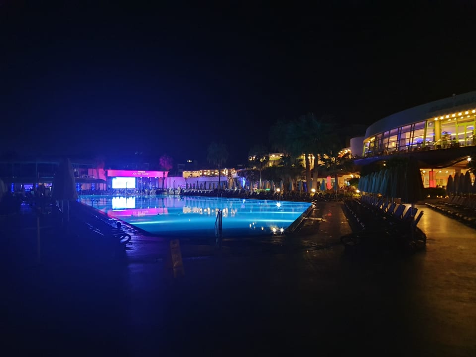 Pool VONRESORT Golden Coast