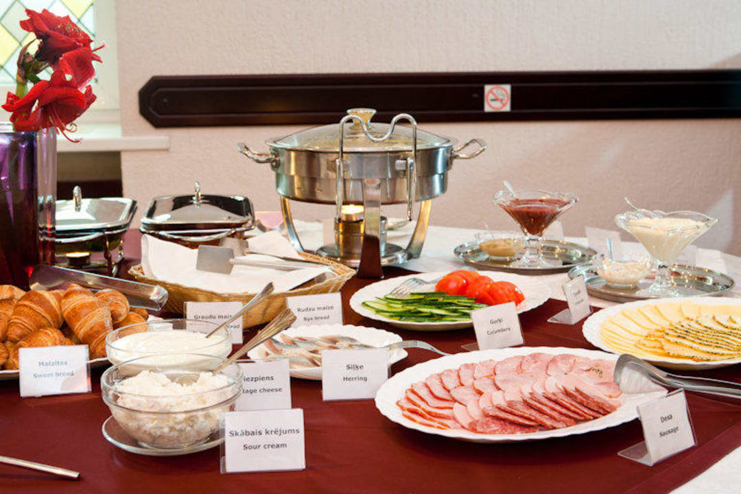 Breakfast buffet Kolonna Hotel Brigita