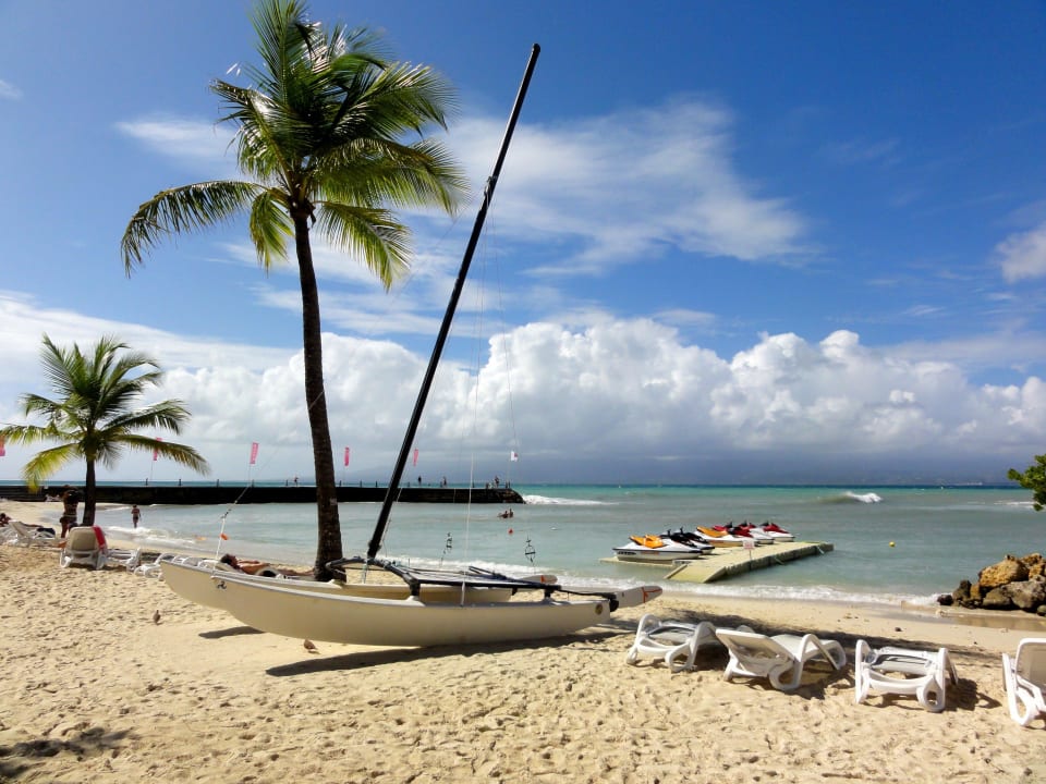Blick über den Hotel-Strand La Creole Beach Hotel & Spa