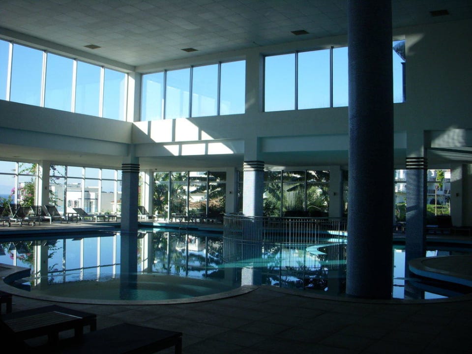 Крытый бассейн Aria Claros Beach & Spa Resort
