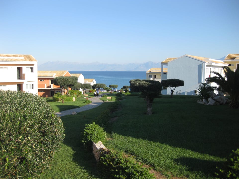 Blick über die Gartenanlage Hotel Mareblue Beach