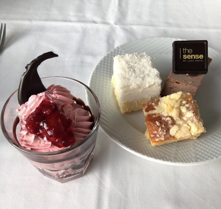 Gastro The Sense Deluxe Hotel