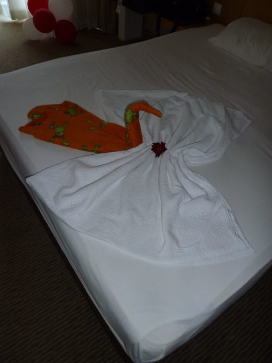 Schön gemachtes Bett Saphir Resort & Spa