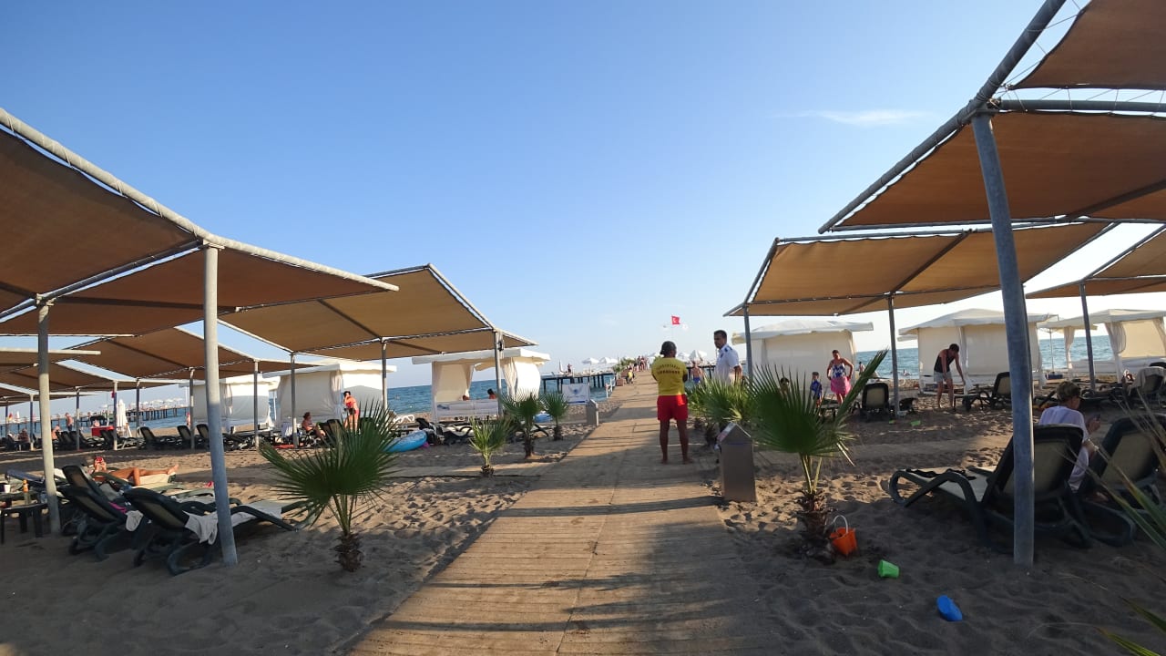 Strand Royal Wings Hotel