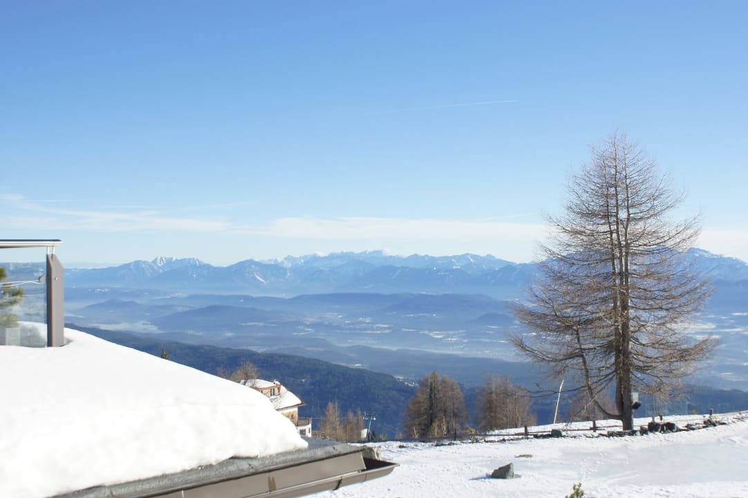 Blick vom Hotel ins Tal  Mountain Resort Feuerberg