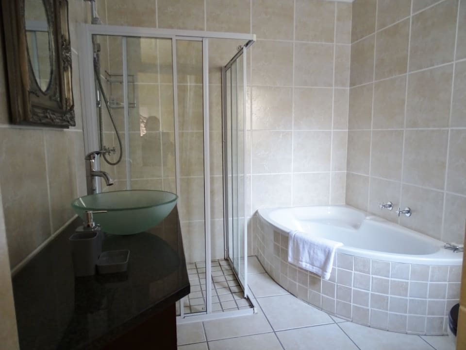  Bad mit Dusche und Wanne Cloud 9 Boutique Hotel and Spa