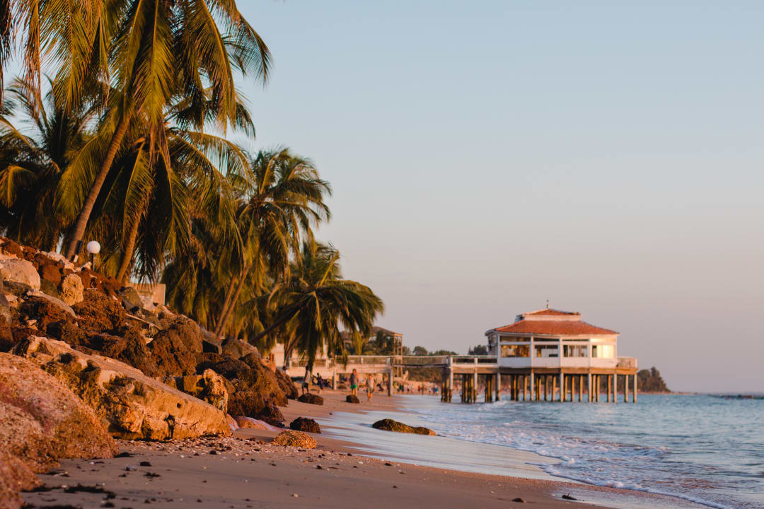 Strand - Blick vom Hotel weg. Hotel Royam