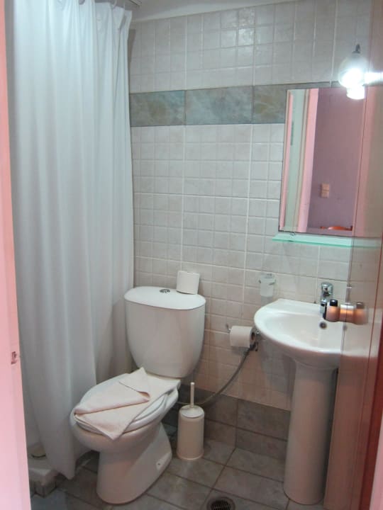 Toilet and shower Troulis Apart-Hotel