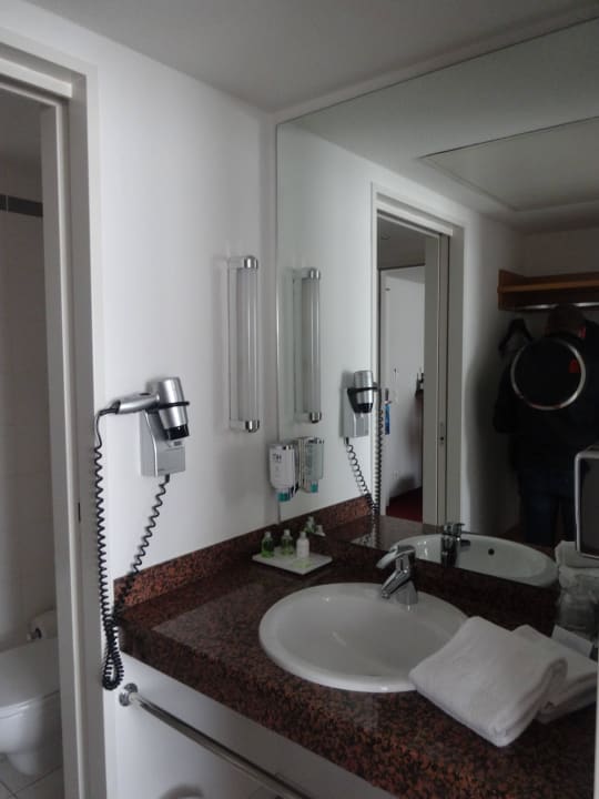 Badezimmer  NH Collection Hamburg City