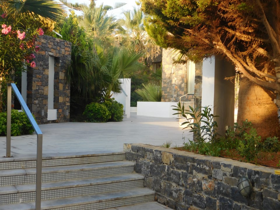 Gartenanlage The Island Hotel