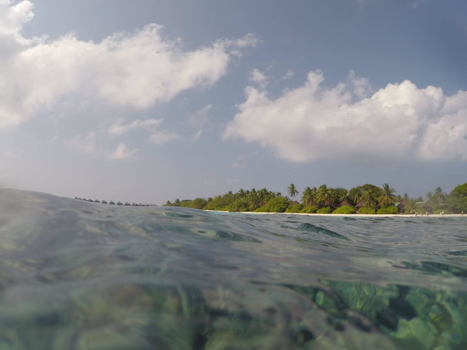 Blick vom Hausriff auf Insel Komandoo Island Resort & Spa - Adults only