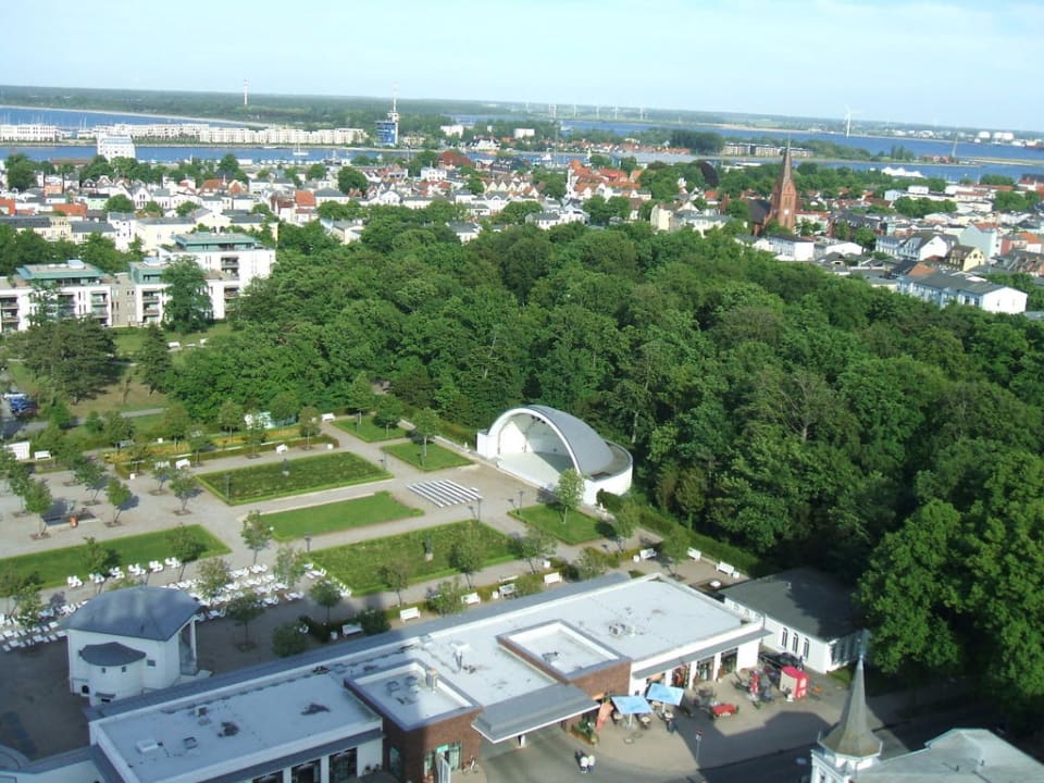 Blick auf den Ort Warnemünde Hotel Neptun