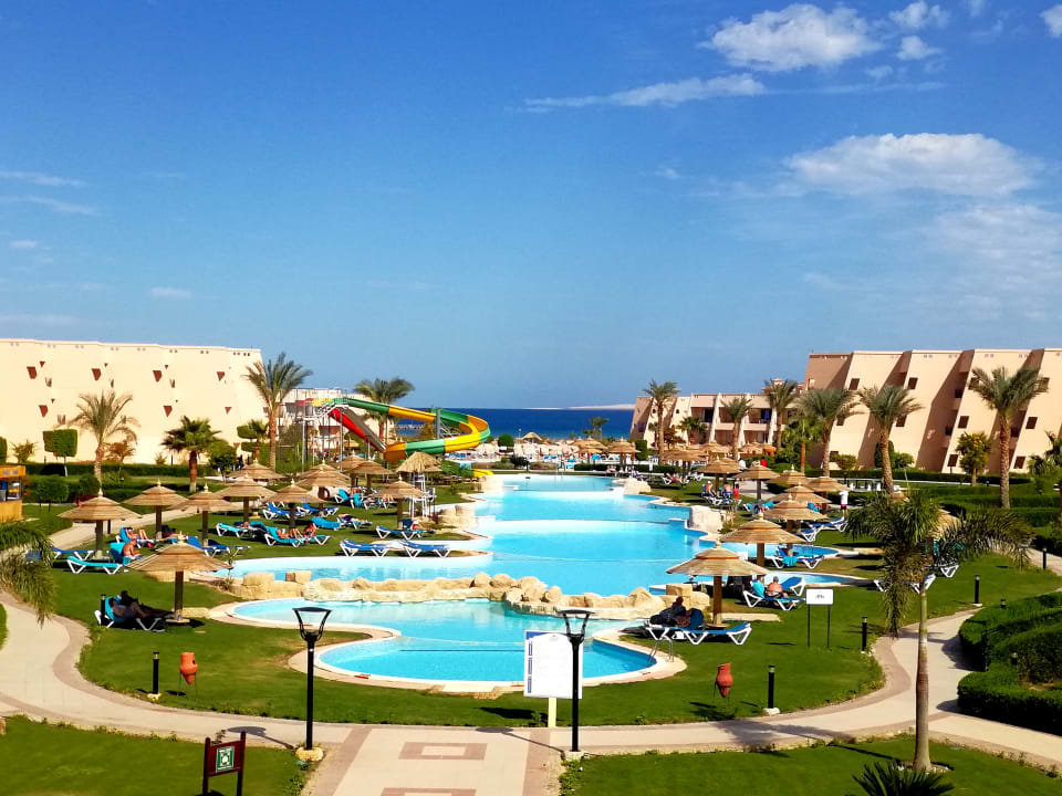 Vom Balkon der Lobby über die ganze Anlage bis zum Meer Jasmine Palace Resort & Spa