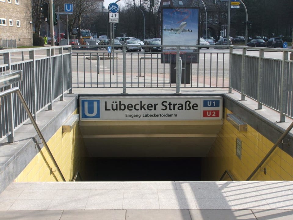 Eingang U- Bahn Novotel Hamburg City Alster