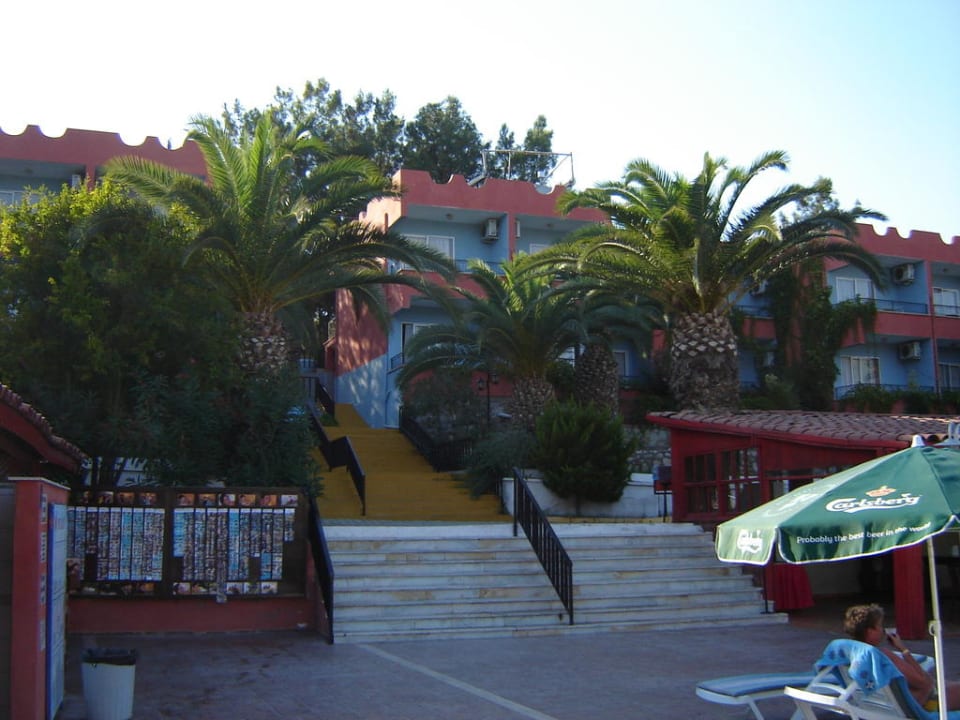 Przy basenie Hotel  Pigale