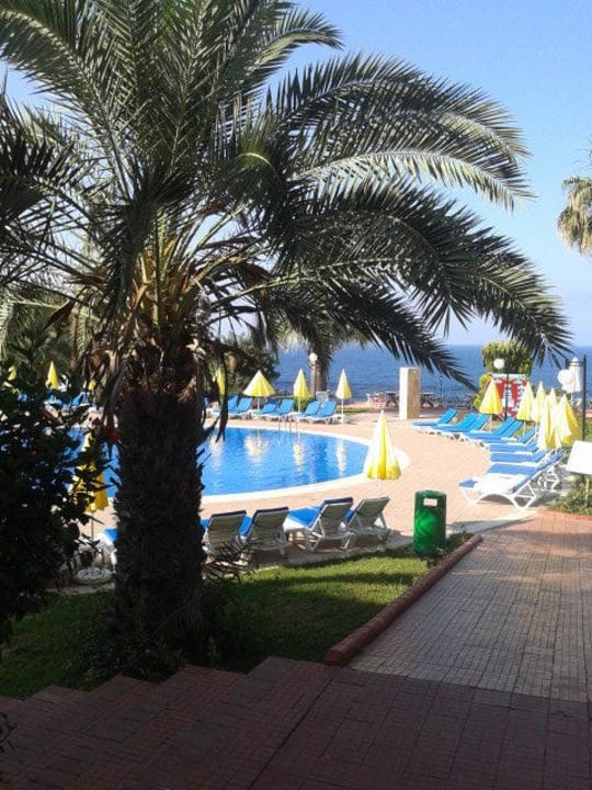 Бассейн Aska Bayview Resort