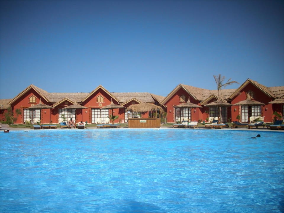 Bungalow Areal mit Pool Pickalbatros Jungle Aqua Park Resort - Neverland Hurghada