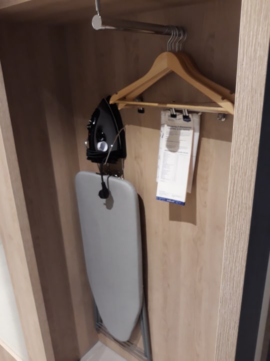 Zimmer Hampton by Hilton Berlin City West