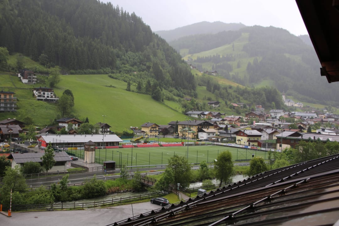 Blick vom Balkon Richtung Ortszentrum Hotel Tauernhof