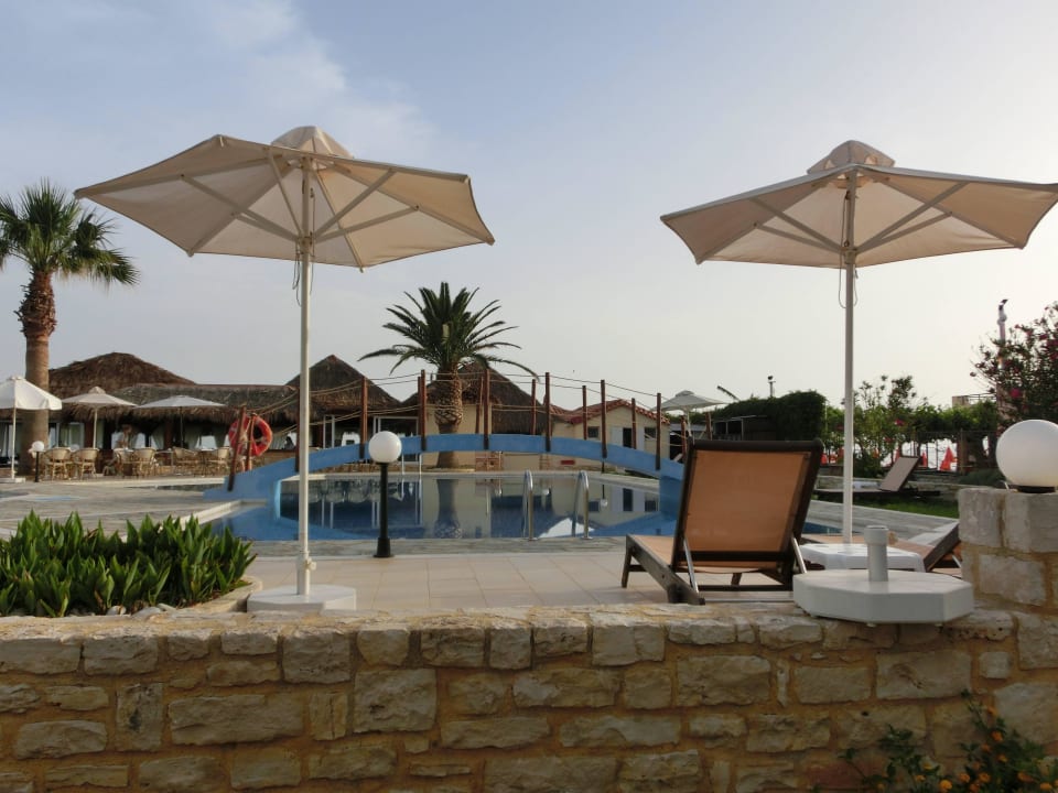 Außenbereich für Frühstück & Abendessen HARPIN Happy Days Beach Hotel