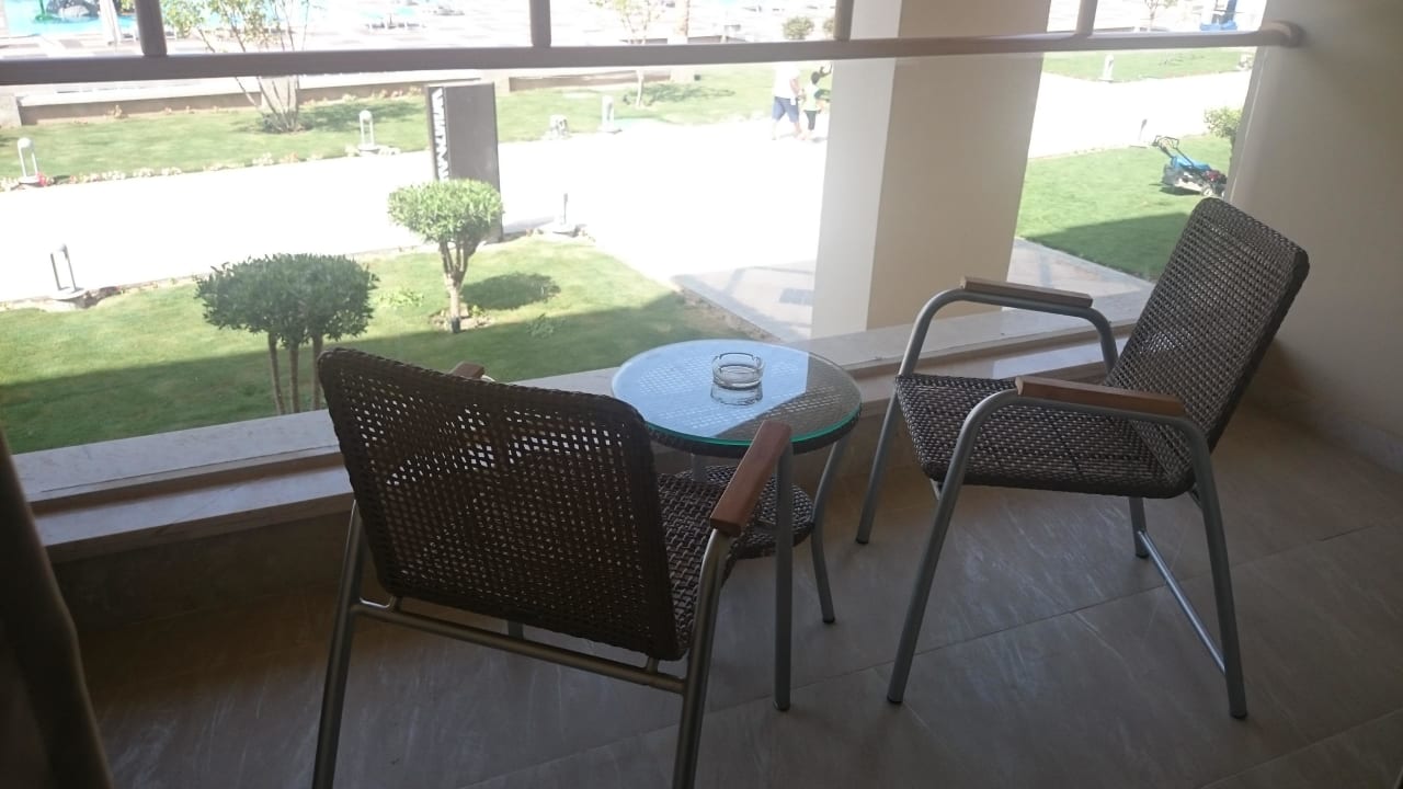 Unser Balkon mit hochwertigen Möbeln! Pickalbatros White Beach Resort - Hurghada