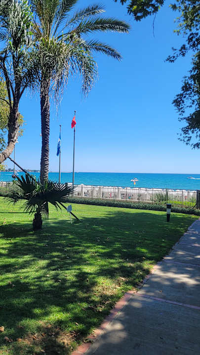 Strand Side Star Elegance