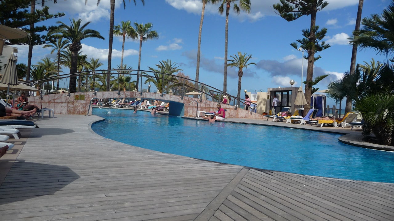 Die große sonnige Liegewiese CM Playa del Moro