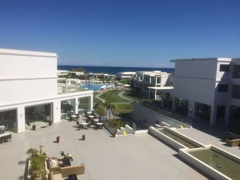 Hauptgebäude Ausblick Asterias Beach Resort