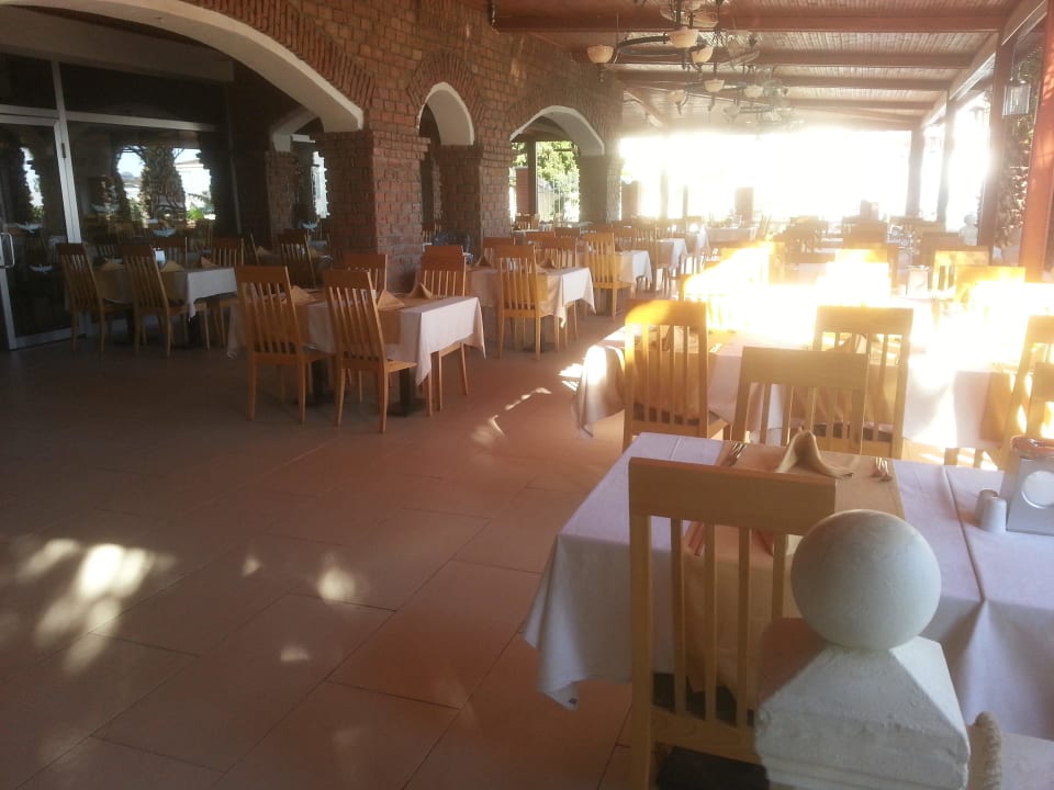 Hauptrestaurant aussen Hotel Thalia Unique