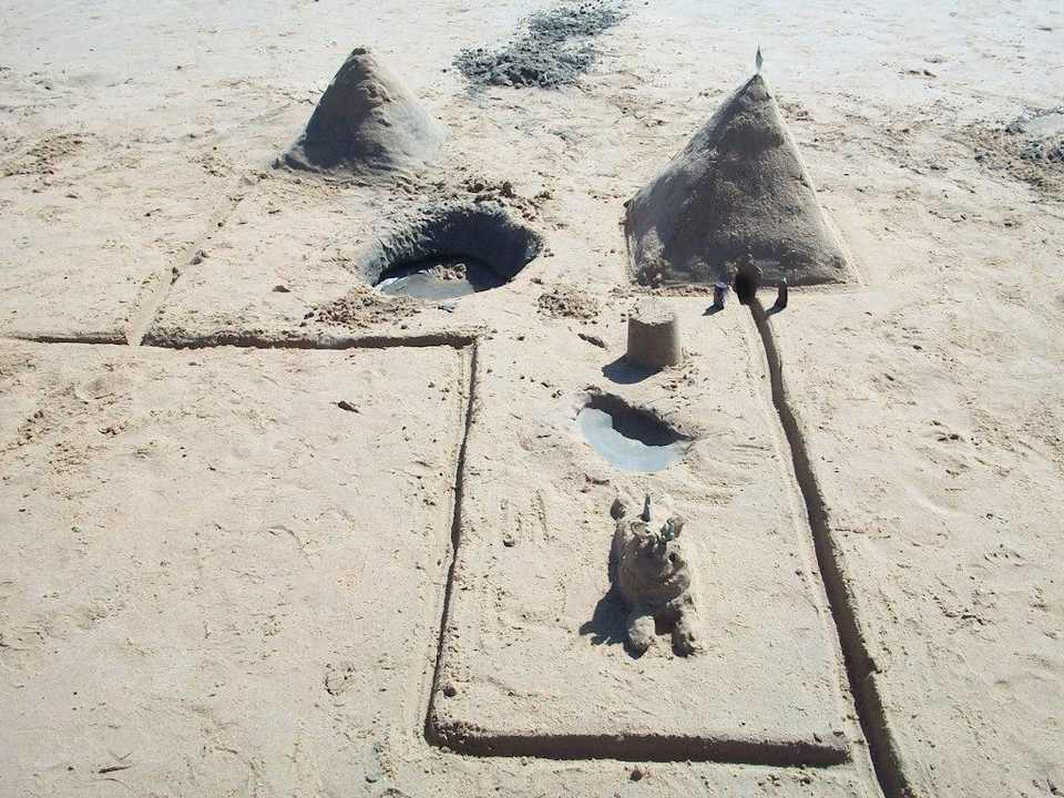 Pyramide aus Sand Pickalbatros Alf Leila Wa Leila Resort - Neverland Hurghada