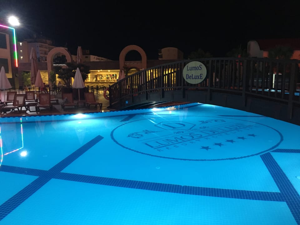 Pool The Lumos Deluxe Resort Hotel