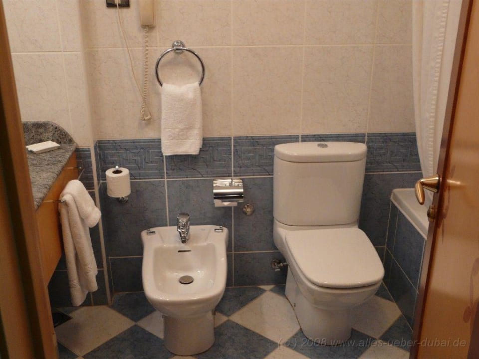 Badezimmer Le Meridien Mina Seyahi Beach Resort & Waterpark