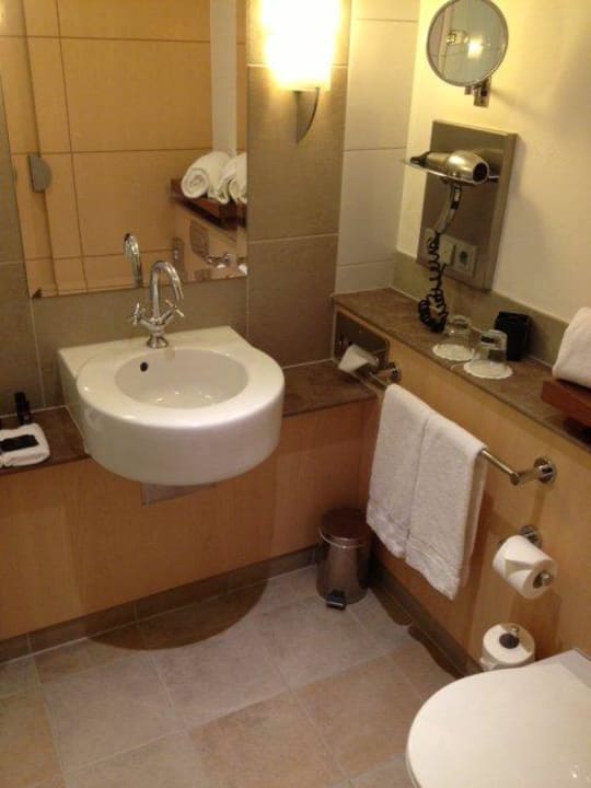 Schönes Badezimmer Hotel Mondial am Dom Cologne- MGallery