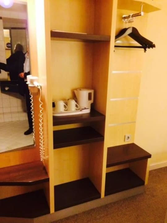 Skromne ale bardzo praktyczne umeblowanie Holiday Inn Express Berlin City Center