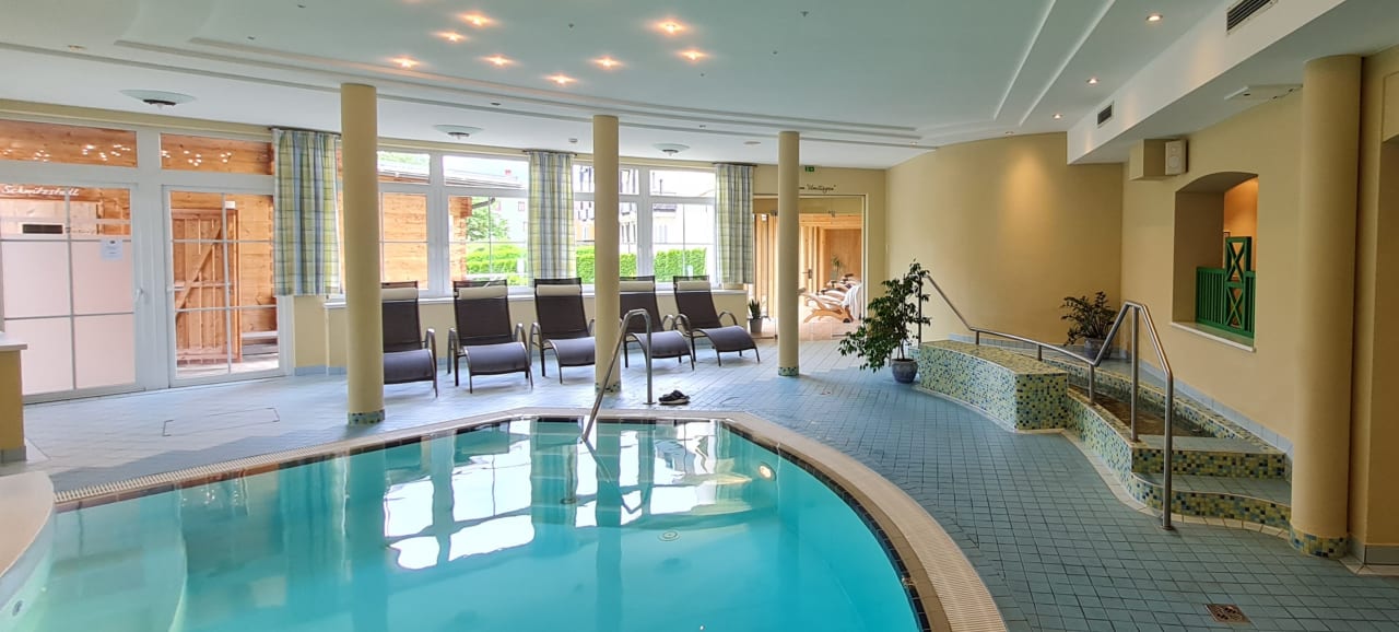 Pool Mein Hotel Fast