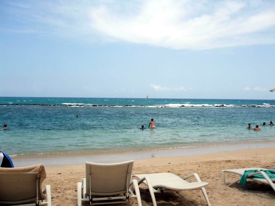 Gepflegter flacher Strand. Nie überfüllt.  Casa de Campo Resort & Villas