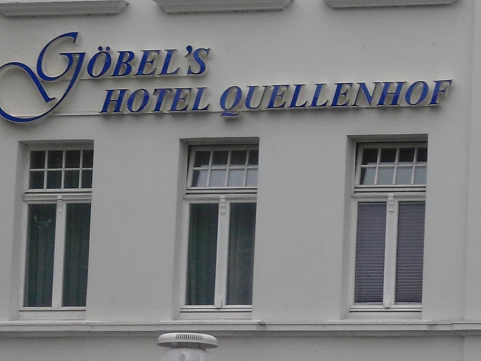 Schriftzug an der Fassade Göbel's Hotel Quellenhof