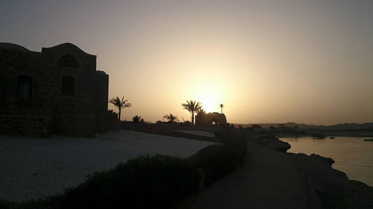 Strandspaziergang vom Hotel Mövenpick Resort El Quseir